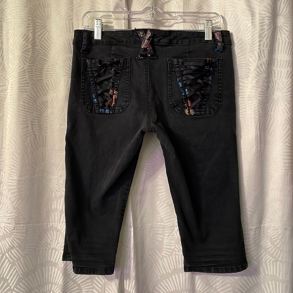 Tripp NYC low rise capris